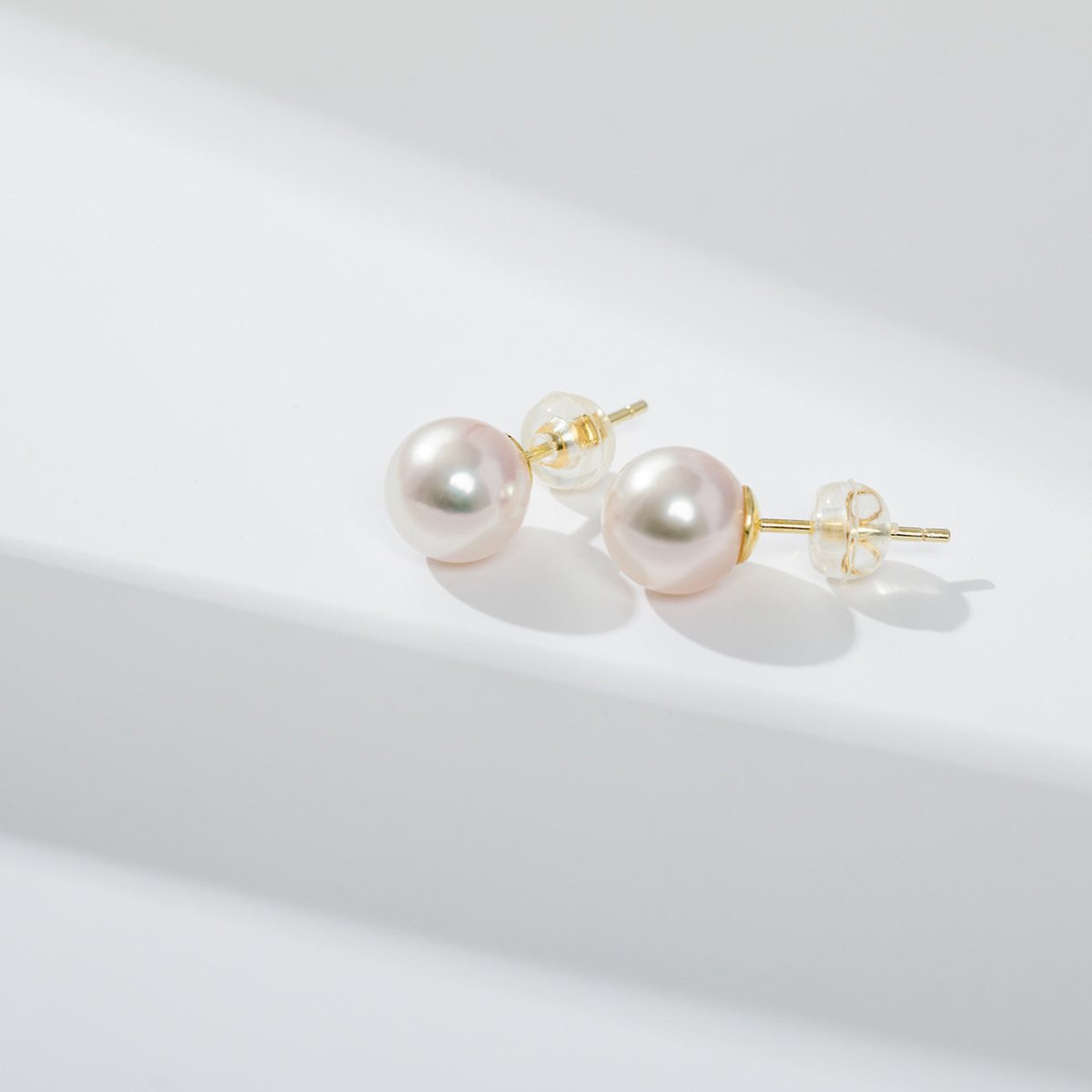 Aria Strong Lustre Round Pearl outlet Stud Earrings